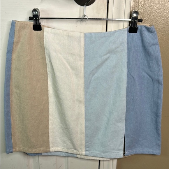 Colorblock Blue and Cream Skirt Size Large W 15” L 16” - Picture 1 of 6